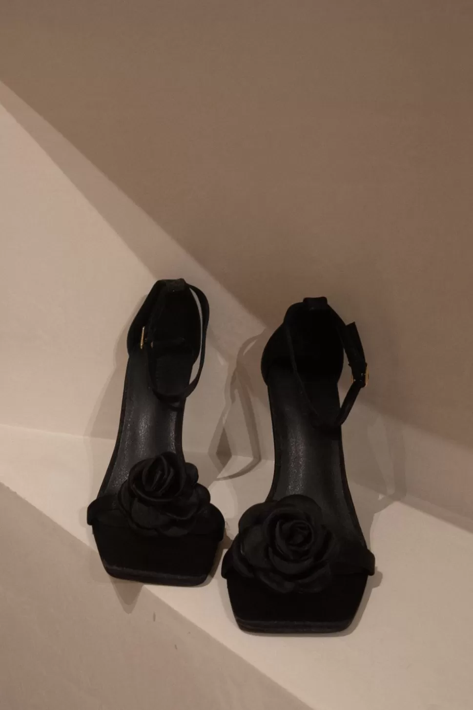Women MESHKI Shoes<Lara