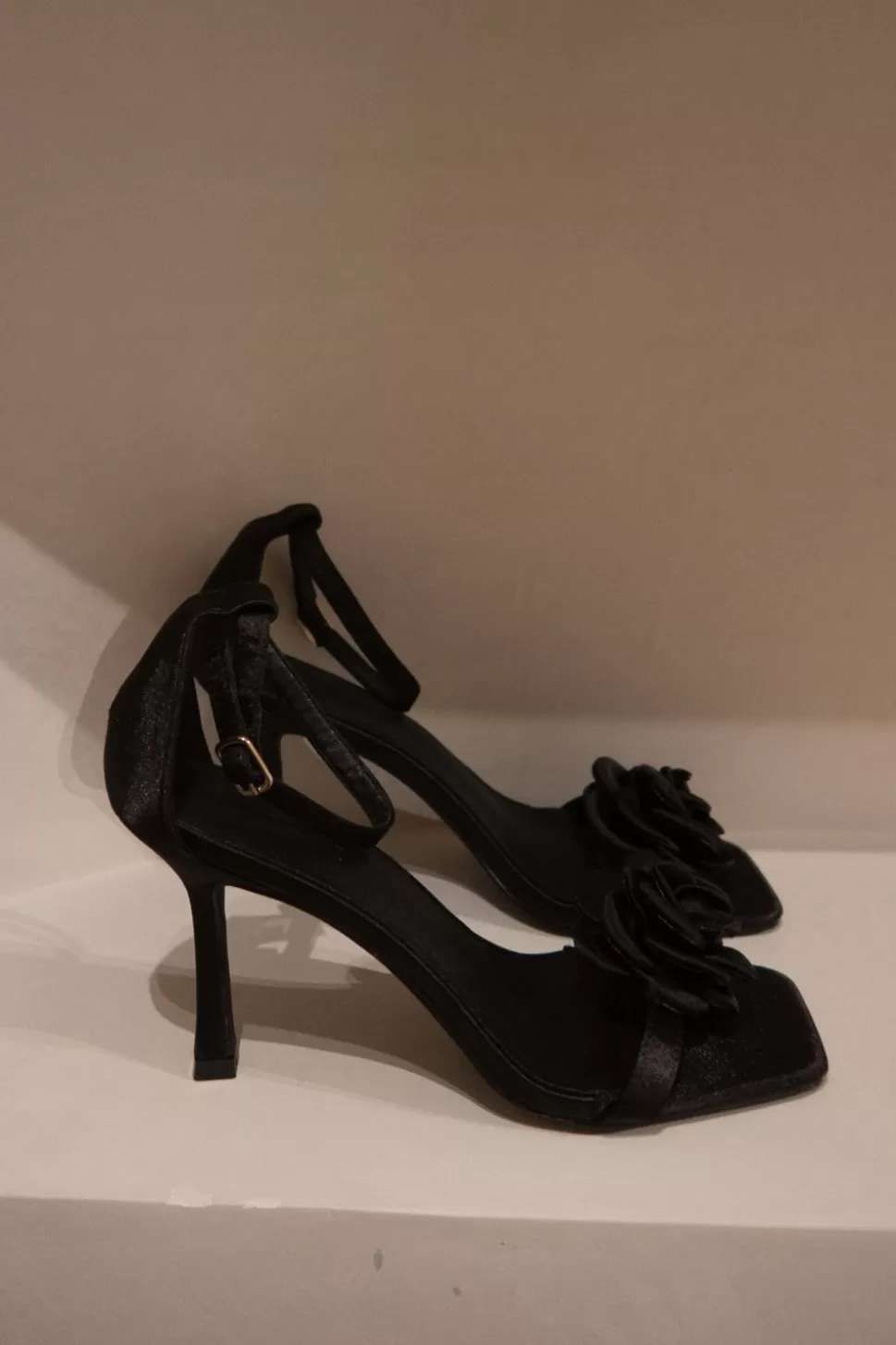 Women MESHKI Shoes<Lara